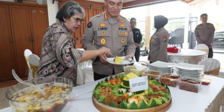 Hari Jadi ke-74 Humas Polri, Polda Jatim Anjangsana Ke Purnawirawan