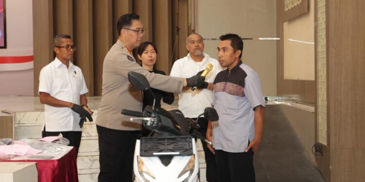 Polda Jatim Kembalikan Motor kepada Pemiliknya Usai Ditemukan Saat Operasi Sikat Semeru 2025