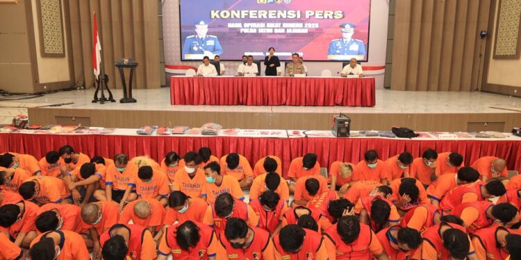 Polda Jatim Berhasil Ungkap 1.443 Kasus dan Amankan 1.135 Tersangka Selama Operasi Sikat Semeru 2025