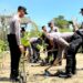 Cegah Abrasi, Siswa Diktukba SPN Polda Jatim Tanam Mangrove Dan Berbagi Bansos