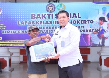 RAYAKAN HUT KEMENIMIPAS KE-1, LAPAS MOJOKERTO GELAR BAKSOS UNTUK TUKANG BECAK