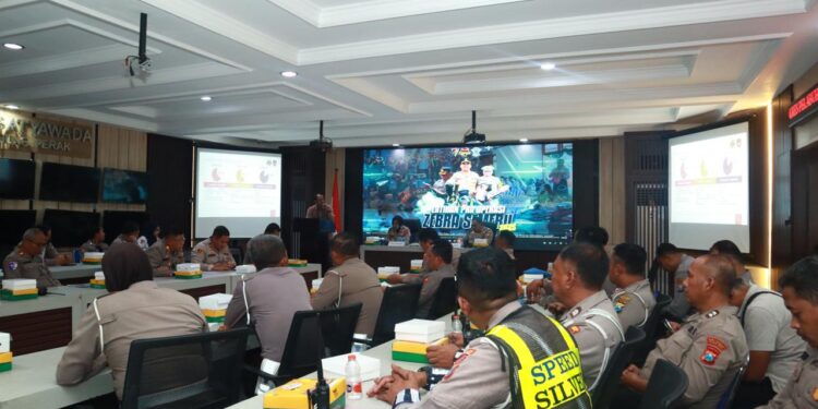 Jelang Operasi Zebra Semeru 2025, Polres Pelabuhan Tanjung Perak Matangkan Kesiapan Lewat Latpraops