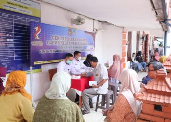 PEDULI KESEHATAN, LAPAS MOJOKERTO SELENGGARAKAN CEK KESEHATAN GRATIS DALAM RANGKA HUT KEMENIMIPAS KE-1