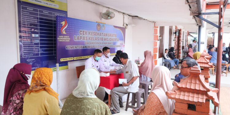 PEDULI KESEHATAN, LAPAS MOJOKERTO SELENGGARAKAN CEK KESEHATAN GRATIS DALAM RANGKA HUT KEMENIMIPAS KE-1