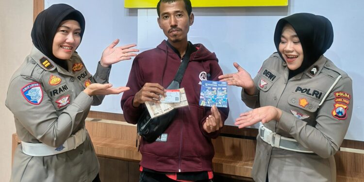 Operasi Zebra Semeru Ditlantas Polda Jatim Beri Reward Bagi Pengendara Tertib