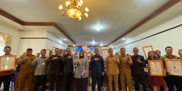 Sinergi Kemenkum Bali dan Pemkab Buleleng, 34 Sertifikat KI Diserahkan untuk Lindungi Potensi dan Inovasi Daerah