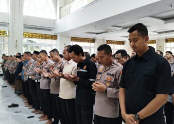 Polresta Sidoarjo Gelar Sholat Ghaib dan Doa Bersama untuk Korban Bencana Aceh Sumatera