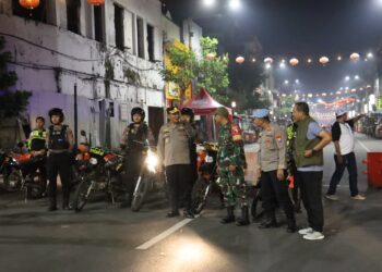 Jelang Nataru, Polres Pelabuhan Tanjung Perak Gelar Patroli Skala Besar Gabungan TNI – polri