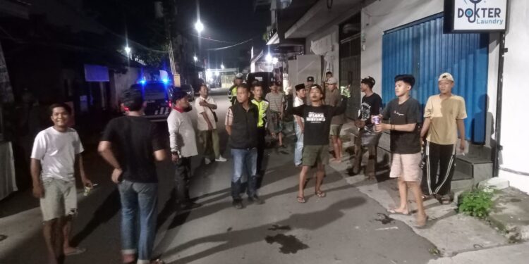 Patroli Harkamtibmas Polsek Semampir Bubarkan Remaja Pesta Miras