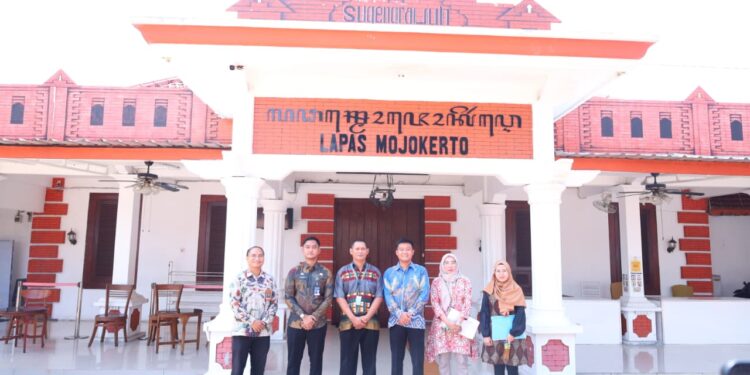 PENGAWASAN BERKALA LAPAS MOJOKERTO TERIMA KUNJUNGAN DARI HAKIM WASMAT